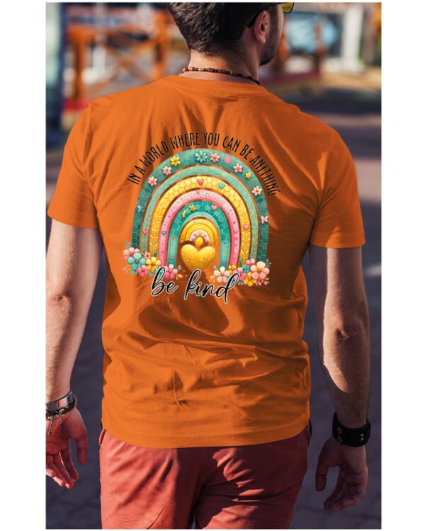 Koszulka Bądź życzliwy „In a world where you can be anything, be kind” – Unisex