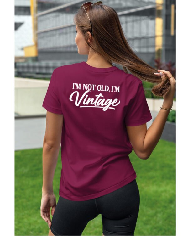 Koszulka Styl retro na co dzień, „I'm not old, I'm vintage” – Unisex, edycja Midnight