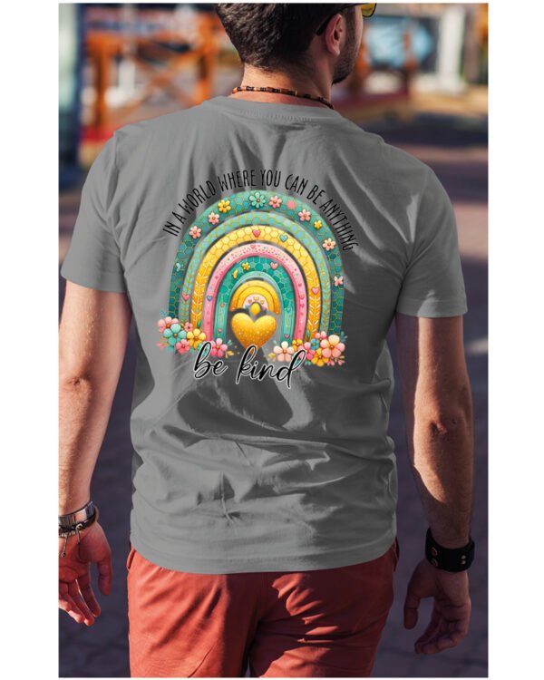 Koszulka Bądź życzliwy „In a world where you can be anything, be kind” – Unisex