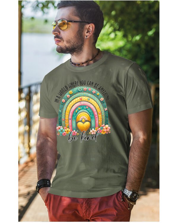 Koszulka Bądź życzliwy „In a world where you can be anything, be kind” – Unisex