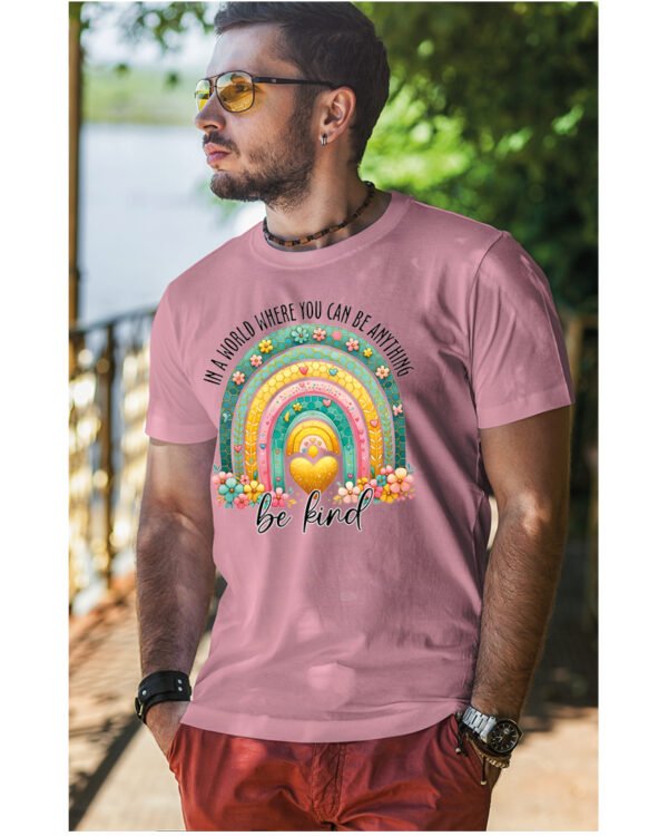 Koszulka Bądź życzliwy „In a world where you can be anything, be kind” – Unisex