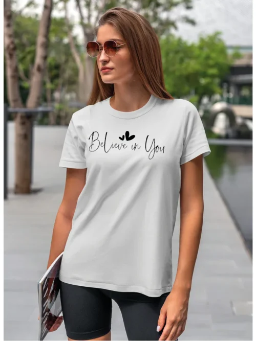 Koszulka Siła i pewność siebie, koszulka, koszulka damska, t-shirt damski, koszulka damska z nadrukiem, koszulka z napisem