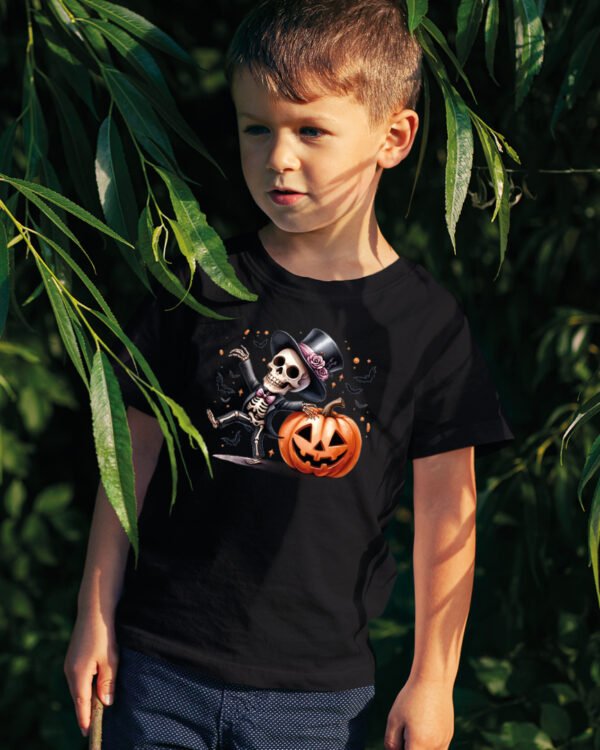Halloweenowa Koszulka Dziecięca "Tańczący szkielet z dynią" – Wybierz Kolor!