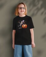 Halloweenowa Koszulka Dziecięca "Tańczący szkielet z dynią" – Wybierz Kolor!