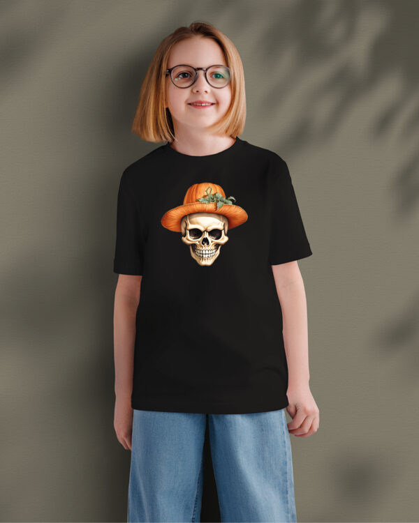 TL TS KID CAR DTF 0706 A GIRL Halloweenowa Koszulka Dziecięca "Czaszka w dyniowym kapeluszu" – Wybierz Kolor!