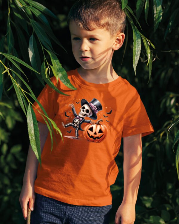 Halloweenowa Koszulka Dziecięca "Tańczący szkielet z dynią" – Wybierz Kolor!