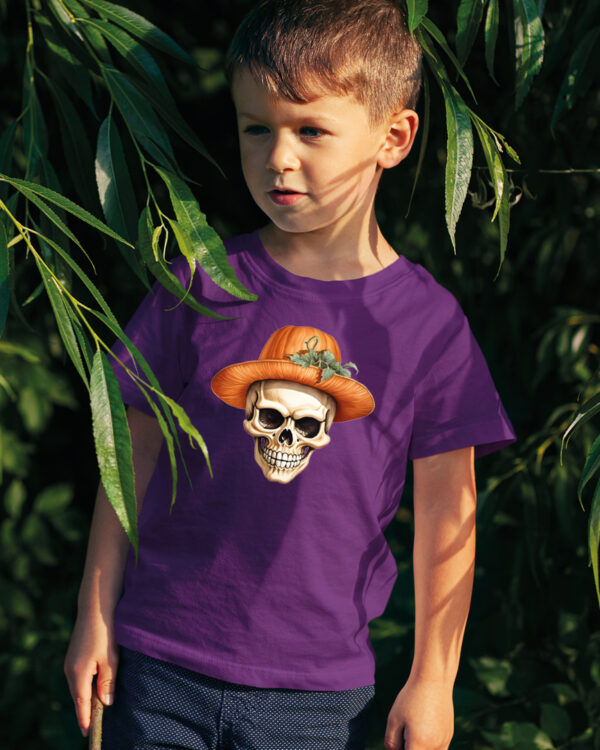 TL TS KID PUR DTF 0706 A BOY Halloweenowa Koszulka Dziecięca "Czaszka w dyniowym kapeluszu" – Wybierz Kolor!