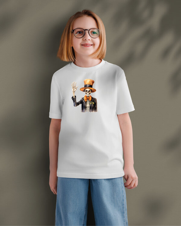 TL TS KID SNO DTF 0705 A GIRL Halloweenowa Koszulka Dziecięca "Szkielet w cylindrze" – elegancja i groza – Wybierz Kolor!
