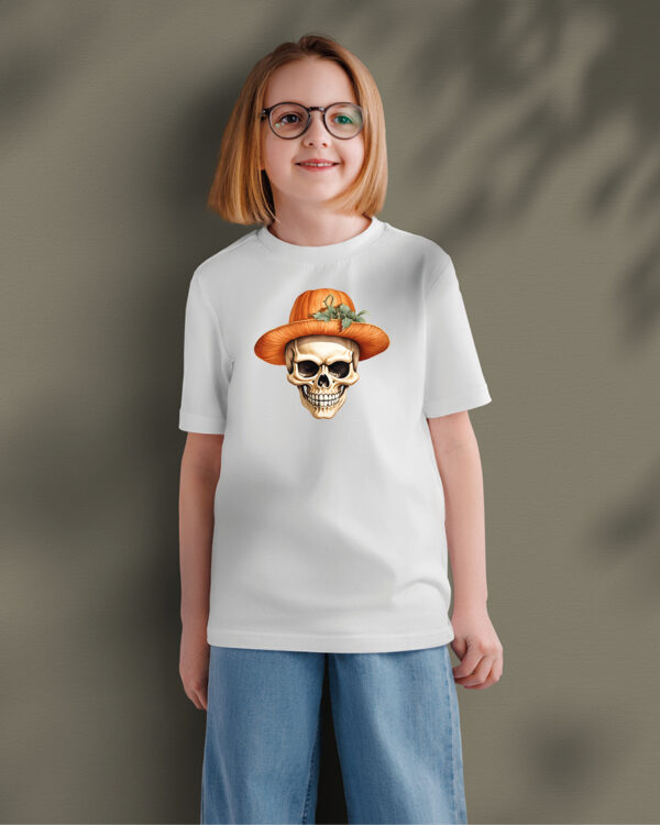 TL TS KID SNO DTF 0706 A GIRL Halloweenowa Koszulka Dziecięca "Czaszka w dyniowym kapeluszu" – Wybierz Kolor!