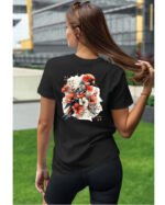 Koszulka Egzotyczny Urok Natury <br>Papuga w Kwiatowym Otoczeniu - Unisex, dla niej
