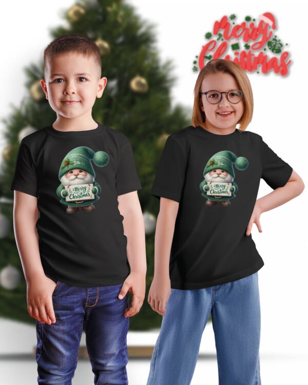 Świąteczna Koszulka Dziecięca “Wesoły Krasnal z Tabliczką Merry Christmas”