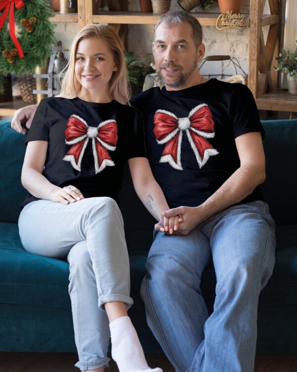 Świąteczna Koszulka “Czerwona Kokarda Mikołaja” – Unisex