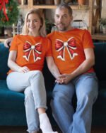 Świąteczna Koszulka “Czerwona Kokarda Mikołaja” – Unisex