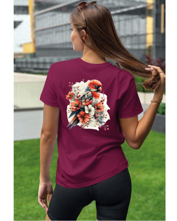 Koszulka Egzotyczny Urok Natury <br>Papuga w Kwiatowym Otoczeniu - Unisex, dla niej