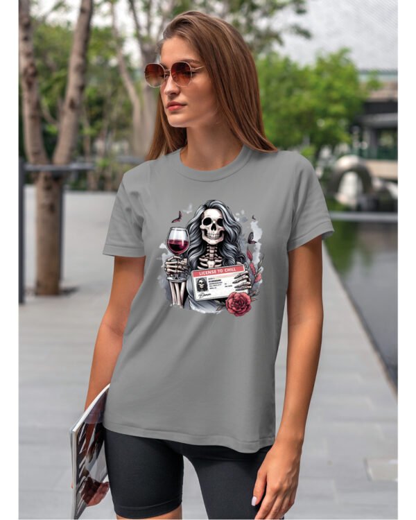 Koszulka License to Chill <br>Wino i relaks - Unisex, dla niej
