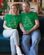 Świąteczna Koszulka “Choinka z Kolorowych Lampek”  – Unisex