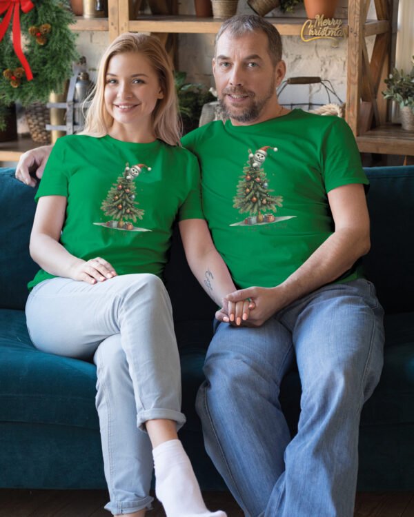 Świąteczna Koszulka “It’s That Time Again – Kot na Choince” – Unisex