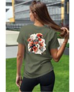 Koszulka Egzotyczny Urok Natury <br>Papuga w Kwiatowym Otoczeniu - Unisex, dla niej