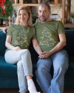 Świąteczna Koszulka “Choinka z Kolorowych Lampek”  – Unisex