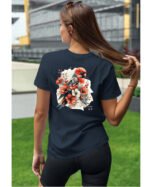 Koszulka Egzotyczny Urok Natury <br>Papuga w Kwiatowym Otoczeniu - Unisex, dla niej