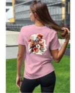 Koszulka Egzotyczny Urok Natury <br>Papuga w Kwiatowym Otoczeniu - Unisex, dla niej