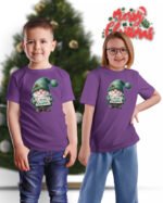 Świąteczna Koszulka Dziecięca “Wesoły Krasnal z Tabliczką Merry Christmas”