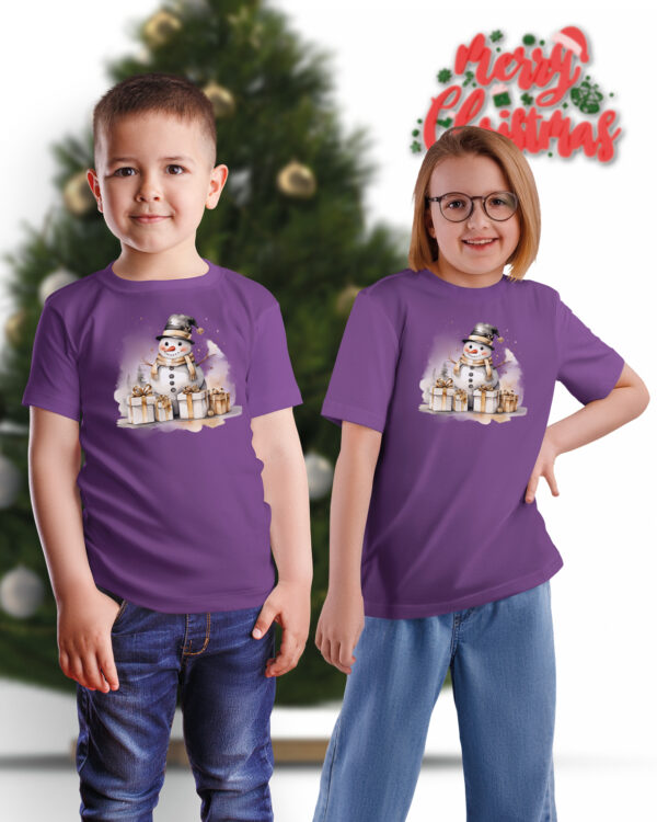 TL TS UNI PUR PRI 0771 A KIDS Świąteczna Koszulka Dziecięca “Bałwanek i Prezenty”