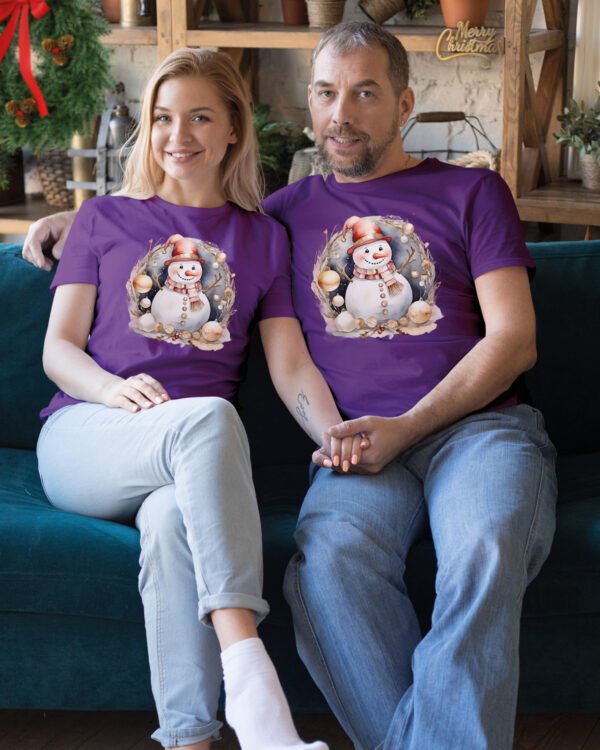 Świąteczna Koszulka “Bałwanek w Świątecznej Girlandzie” - Unisex