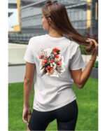 Koszulka Egzotyczny Urok Natury <br>Papuga w Kwiatowym Otoczeniu - Unisex, dla niej