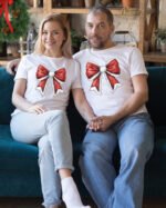 Świąteczna Koszulka “Czerwona Kokarda Mikołaja” – Unisex