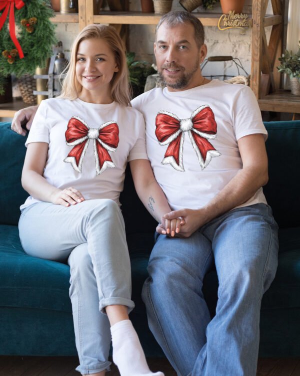 Świąteczna Koszulka “Czerwona Kokarda Mikołaja” – Unisex