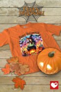 Halloweenowa Koszulka Dziecięca "Czarownica przy kotle" – Wybierz Kolor!