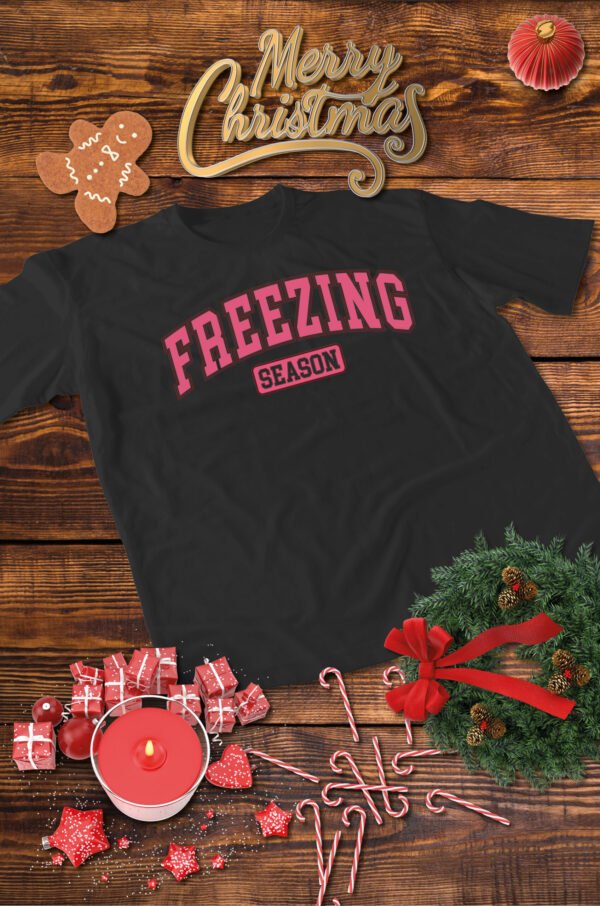 Świąteczna Koszulka “Freezing Season” – Unisex