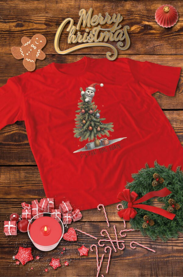 Świąteczna Koszulka “It’s That Time Again – Kot na Choince” – Unisex