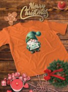 Świąteczna Koszulka Dziecięca “Wesoły Krasnal z Tabliczką Merry Christmas”