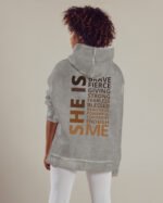 Bluza oversize z kapturem <br>Empowered Woman - efekt sprania
