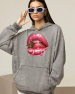 Bluza oversize z kapturem <br>Very Berry - efekt sprania