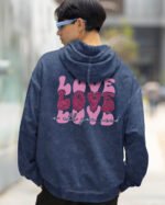 Bluza oversize z kapturem <br>Love is all You Need - efekt sprania