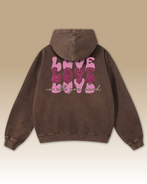 Bluza oversize z kapturem <br>Love is all You Need - efekt sprania
