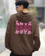 Bluza oversize z kapturem <br>Love is all You Need - efekt sprania