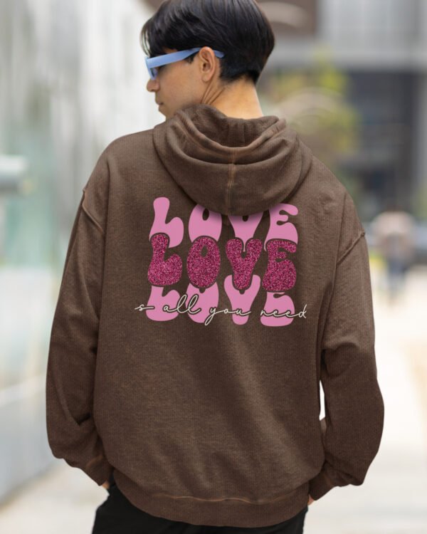 Bluza oversize z kapturem <br>Love is all You Need - efekt sprania