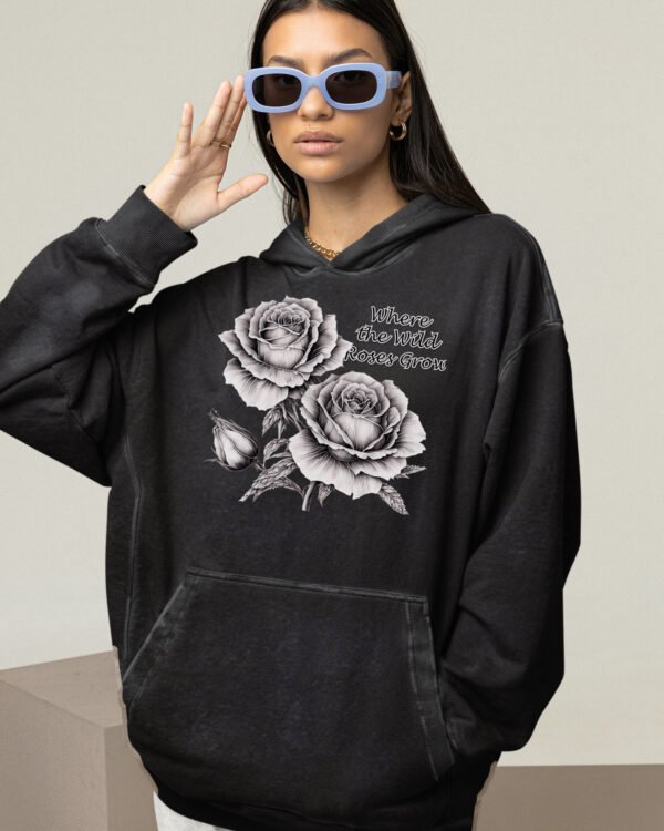 Bluza oversize z kapturem <br>Wild Roses - efekt sprania