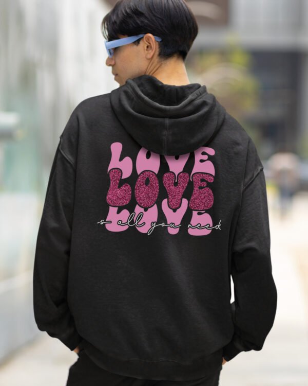 Bluza oversize z kapturem <br>Love is all You Need - efekt sprania
