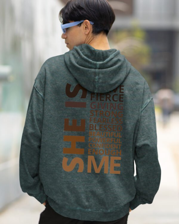 Bluza oversize z kapturem <br>Empowered Woman - efekt sprania