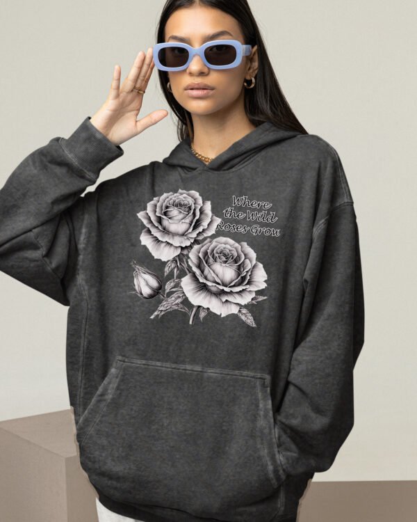 Bluza oversize z kapturem <br>Wild Roses - efekt sprania