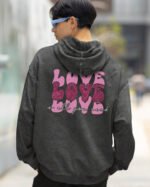 Bluza oversize z kapturem <br>Love is all You Need - efekt sprania