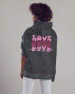 Bluza oversize z kapturem <br>Love is all You Need - efekt sprania