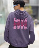 Bluza oversize z kapturem <br>Love is all You Need - efekt sprania