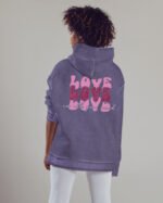 Bluza oversize z kapturem <br>Love is all You Need - efekt sprania