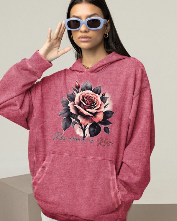 Bluza oversize z kapturem <br>Kiss from a Rose - efekt sprania